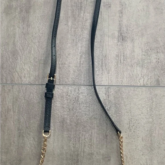 Like New!! Tory Burch Black Pebbled Leather Crossbody Bag with Gold Chain - Picture 2 of 4